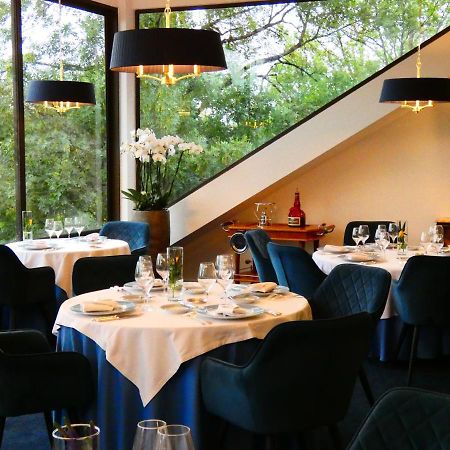 Hostellerie Restaurant Les Gorges De L'Aveyron Bruniquel Bagian luar foto