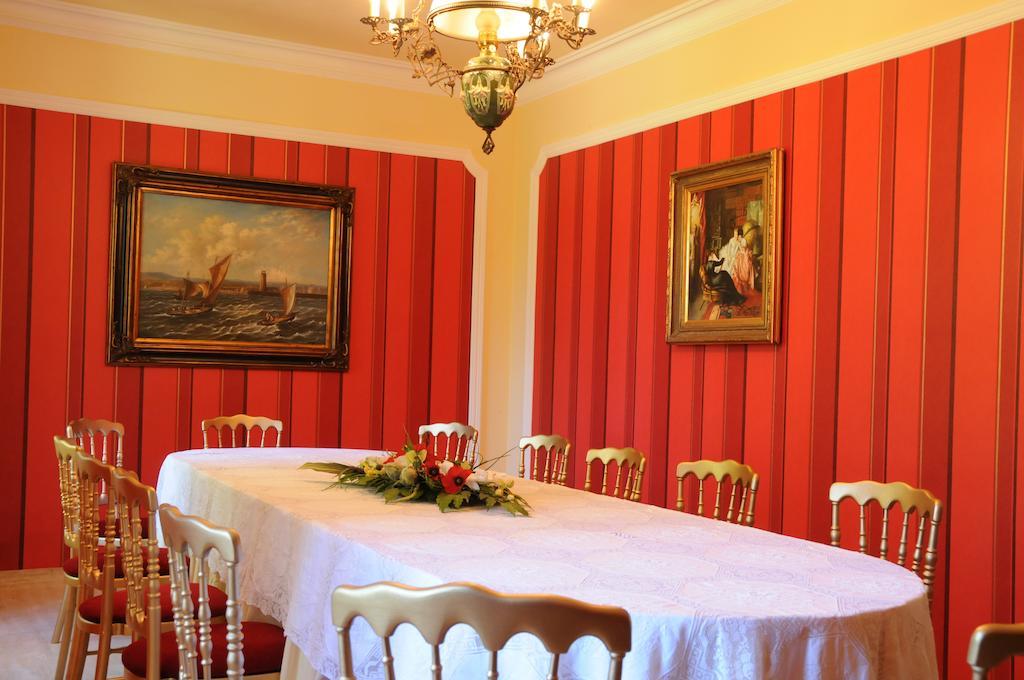 Hostellerie Restaurant Les Gorges De L'Aveyron Bruniquel Bagian luar foto