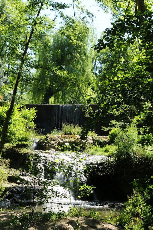 Hostellerie Restaurant Les Gorges De L'Aveyron Bruniquel Bagian luar foto