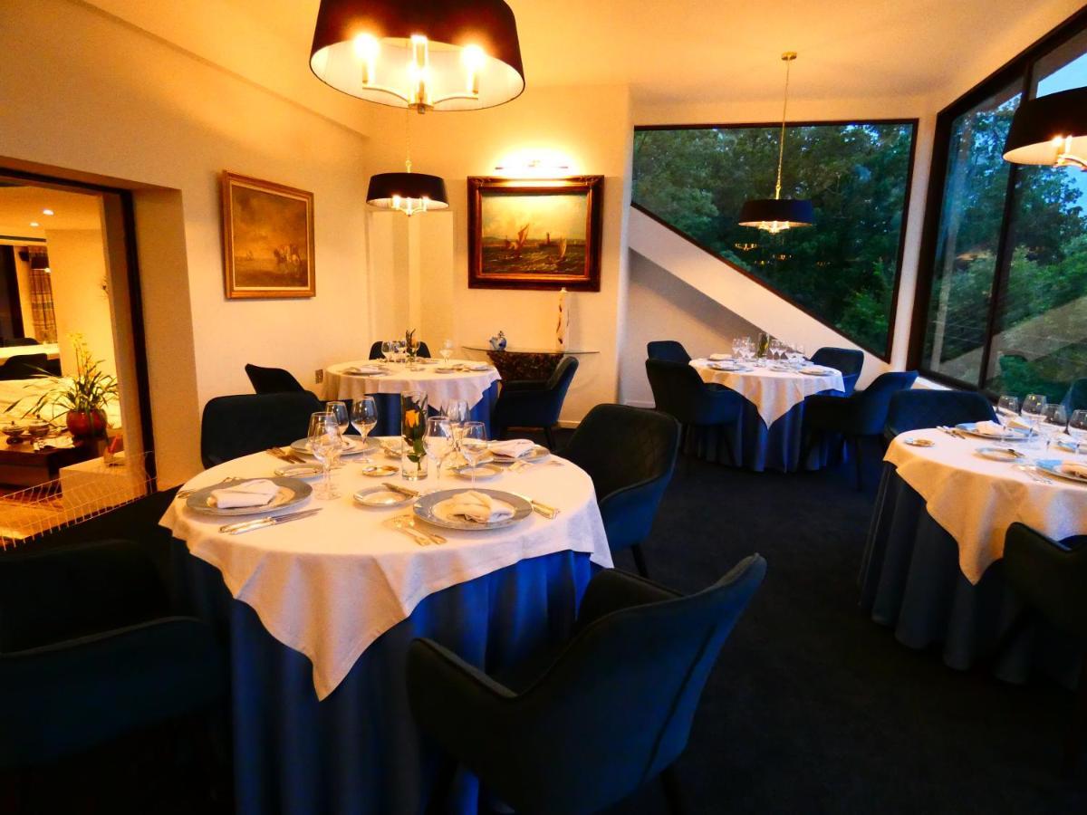 Hostellerie Restaurant Les Gorges De L'Aveyron Bruniquel Bagian luar foto