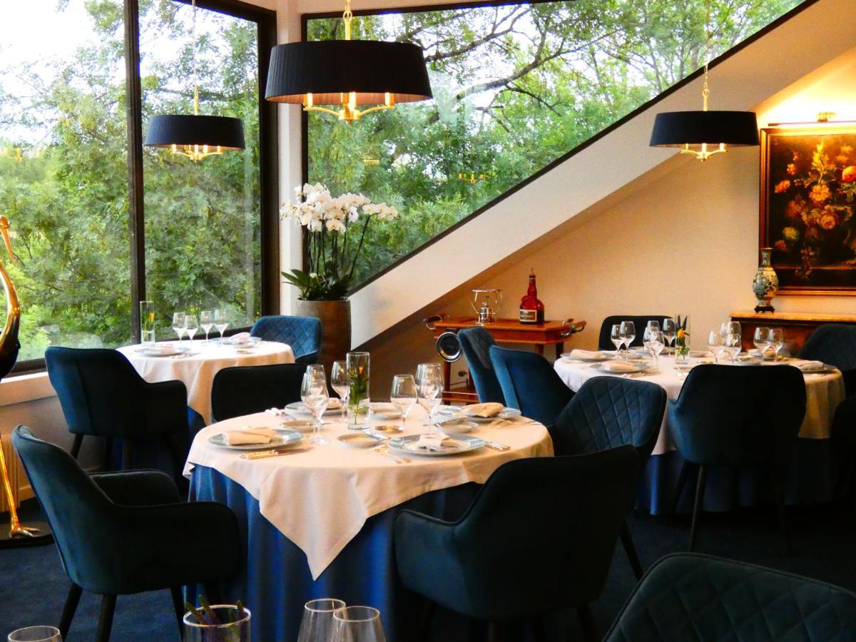 Hostellerie Restaurant Les Gorges De L'Aveyron Bruniquel Bagian luar foto