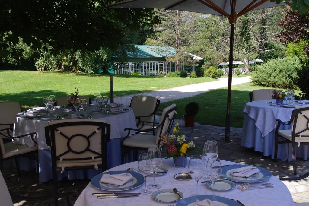 Hostellerie Restaurant Les Gorges De L'Aveyron Bruniquel Bagian luar foto