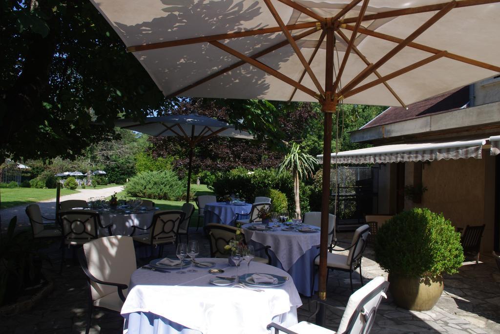 Hostellerie Restaurant Les Gorges De L'Aveyron Bruniquel Bagian luar foto