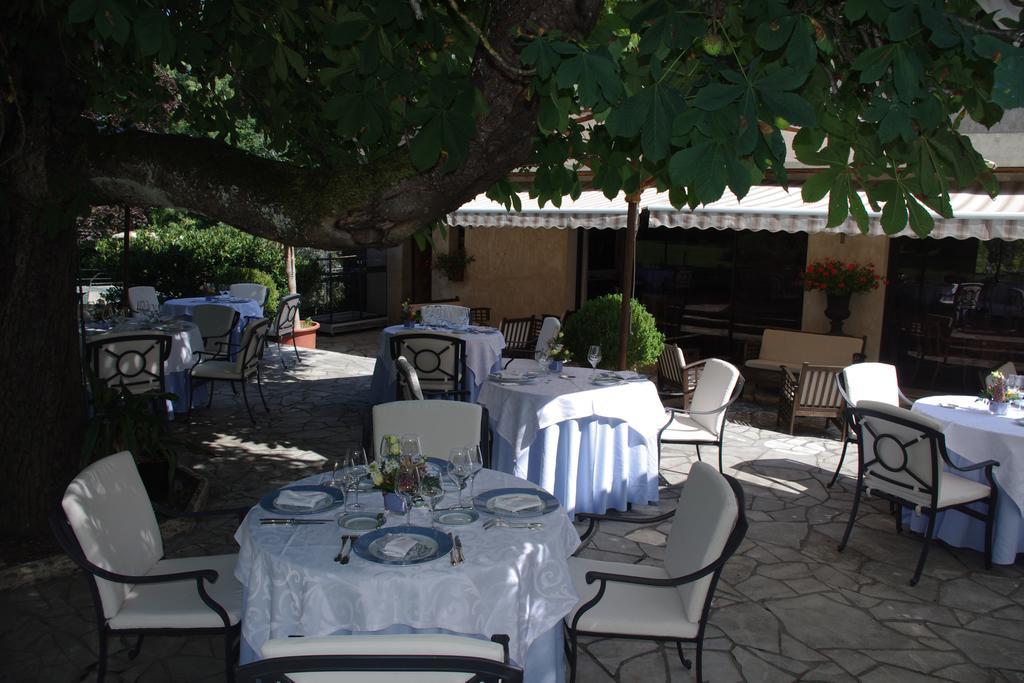 Hostellerie Restaurant Les Gorges De L'Aveyron Bruniquel Bagian luar foto